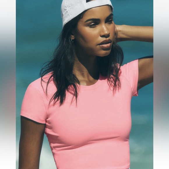 NWT Alo Alosoft Crop Finesse Short Sleeve - Neon Bubblegum S - Picture 1 of 7